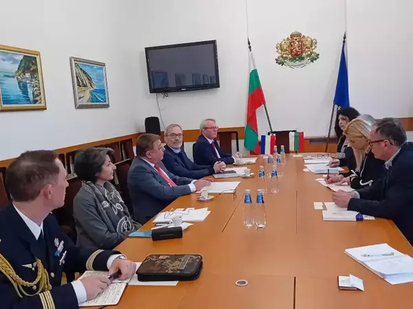 Френският посланик в България гостува в областна администрация