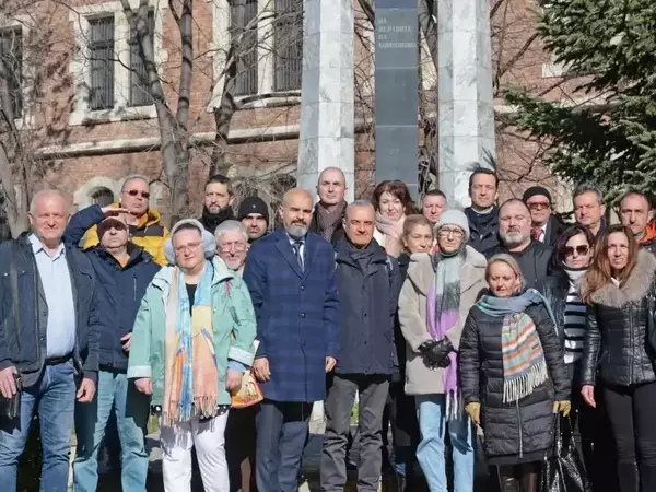 Заместник-кмет положи цветя на Паметника на жертвите на комунизма във Варна