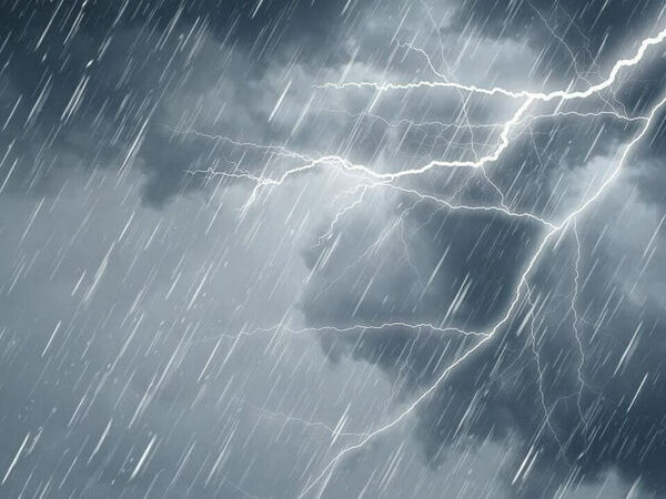 Гръмотевични бури и интензивни валежи удрят части от страната: Има опасност от градушки