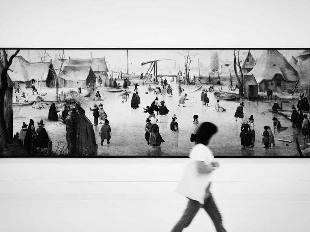 17-и Международен Фотографски Салон Варна с изложба на входа на Морската градина 