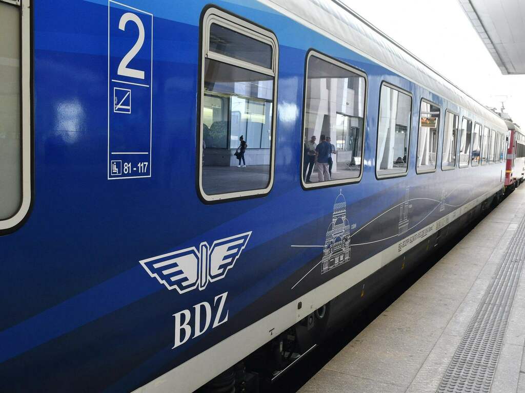 Вагон от влака София-Варна излезе от релсите