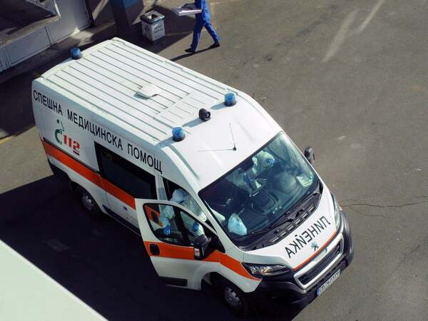 Две деца са в болница след катастрофа край Девня