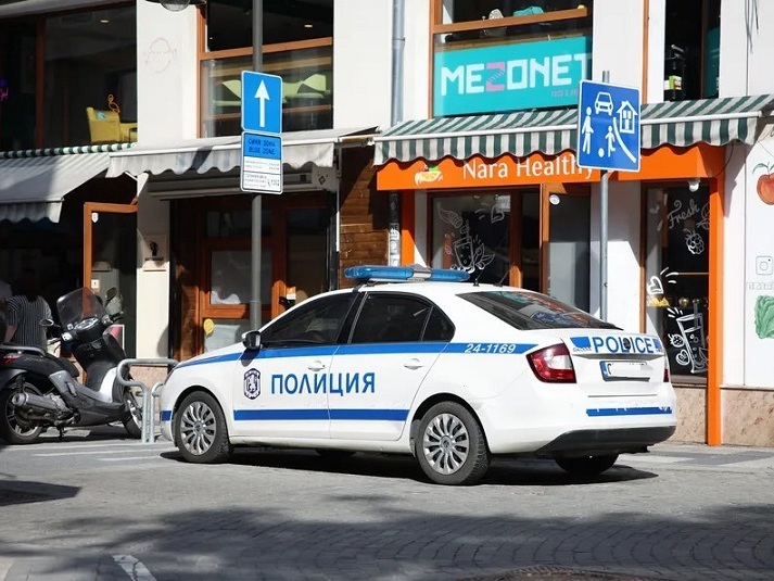 Непълнолетни на съд заради въоръжен грабеж