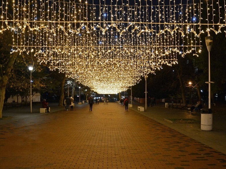 Варна с нова коледна премяна