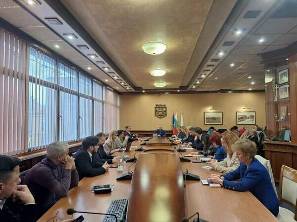 Търсят места за нови детски площадки