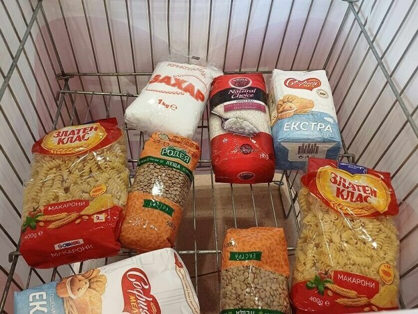 Коледни пакети за хора в нужда