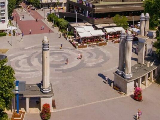 Обезопасяват колонадата в Морската градина