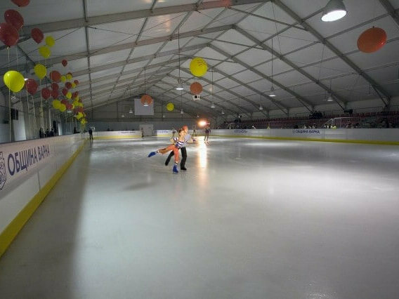 Безплатно обучение по кънки и хокей на лед