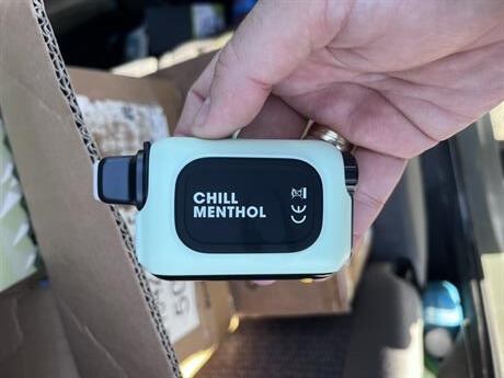 Удар срещу търговията с наркотични вейпове