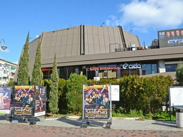 Премахват неправомерно поставени рекламни елементи