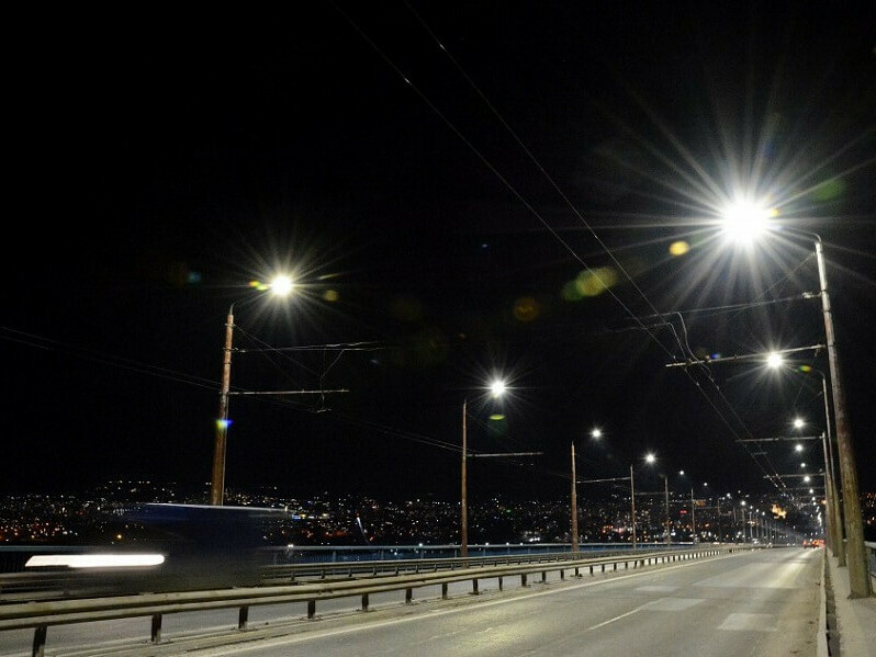Заработи новото осветление на Аспаруховия мост