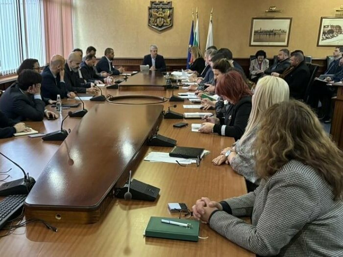 Мият улиците във Варна от по-рано и по-често