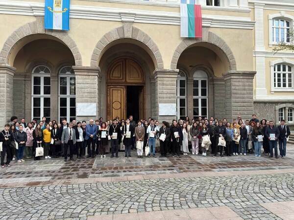 Ученик от Варна със злато на олимпиада по философия