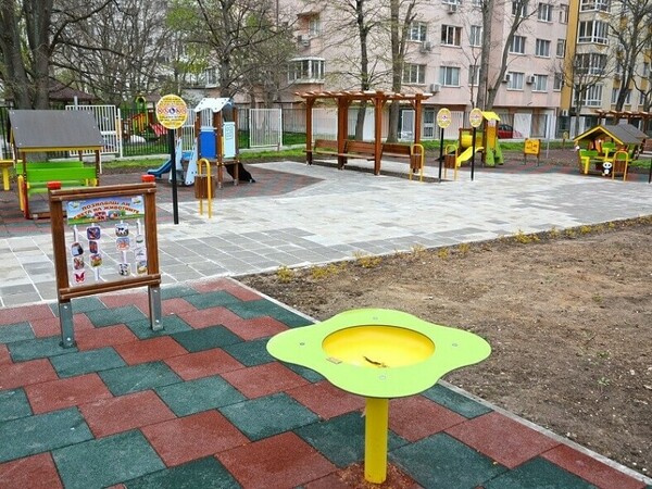 Детска ясла с нови площадки и спортно игрище