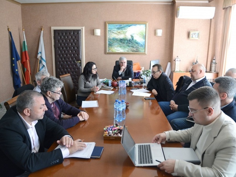 Хотелиери искат удължен график на автобусите до курортите