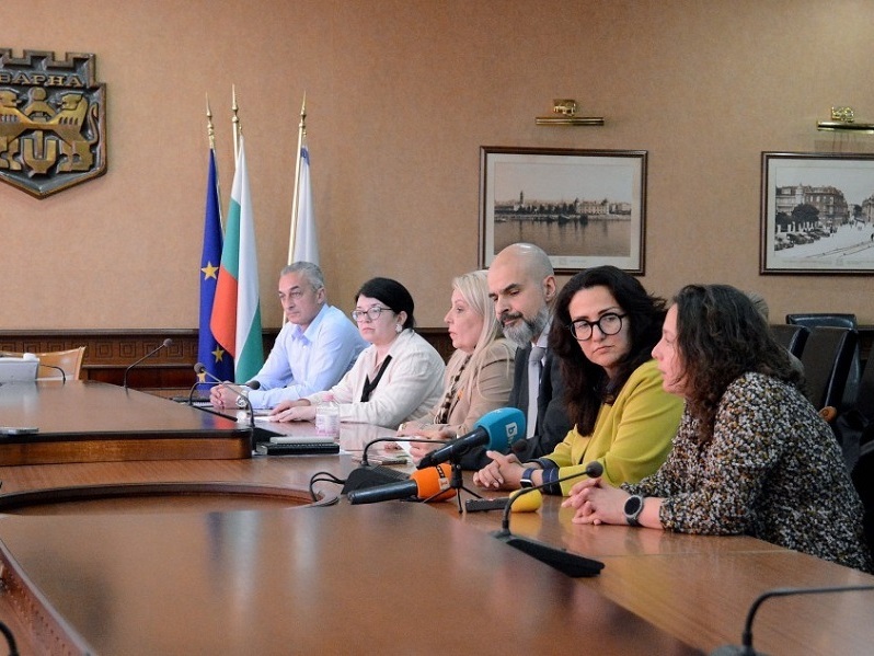 Вода с белина прати седем деца в болница