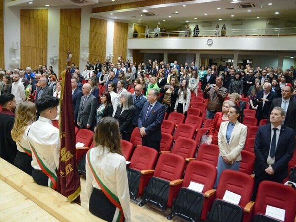 Икономическият университет на 105 години