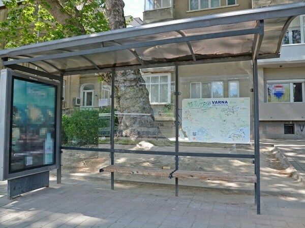 Ремонтът на спирките продължава