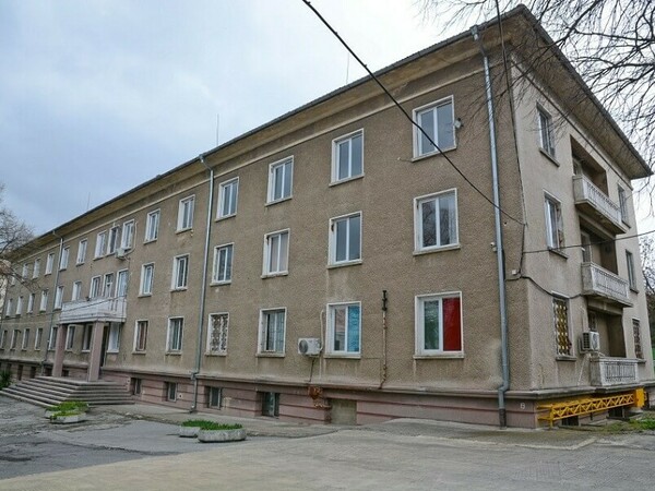 Ремонтират основно средношколското общежитие