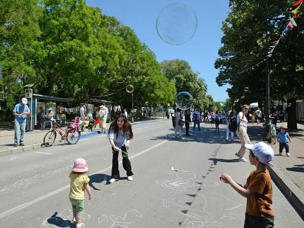 „Слез от колата, включи се в играта“