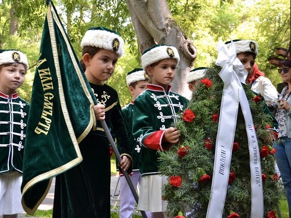 Варна се поклони пред подвига на Ботев