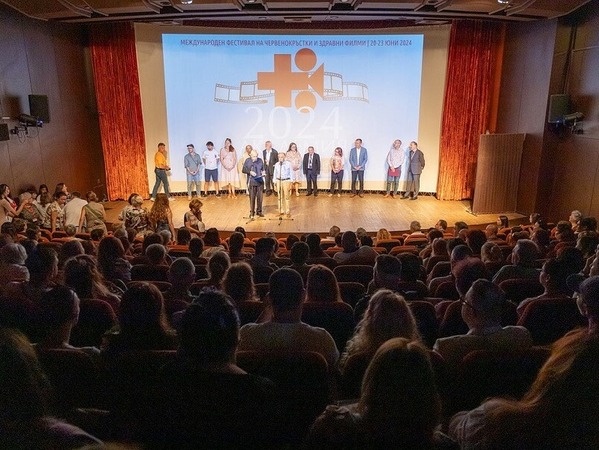 Кино от воюващи държави – на един екран във Варна