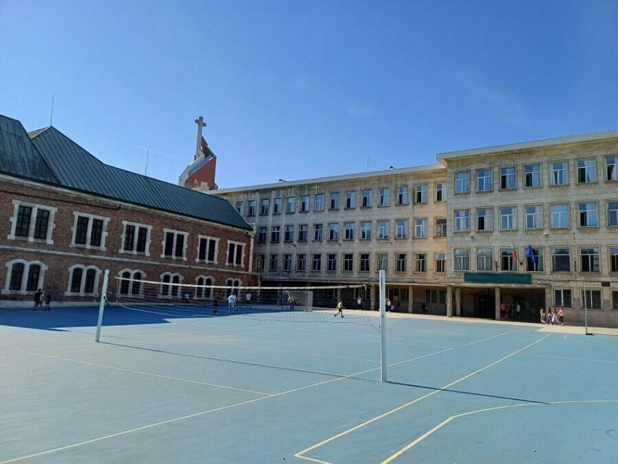 Ремонтират още две училища във Варна