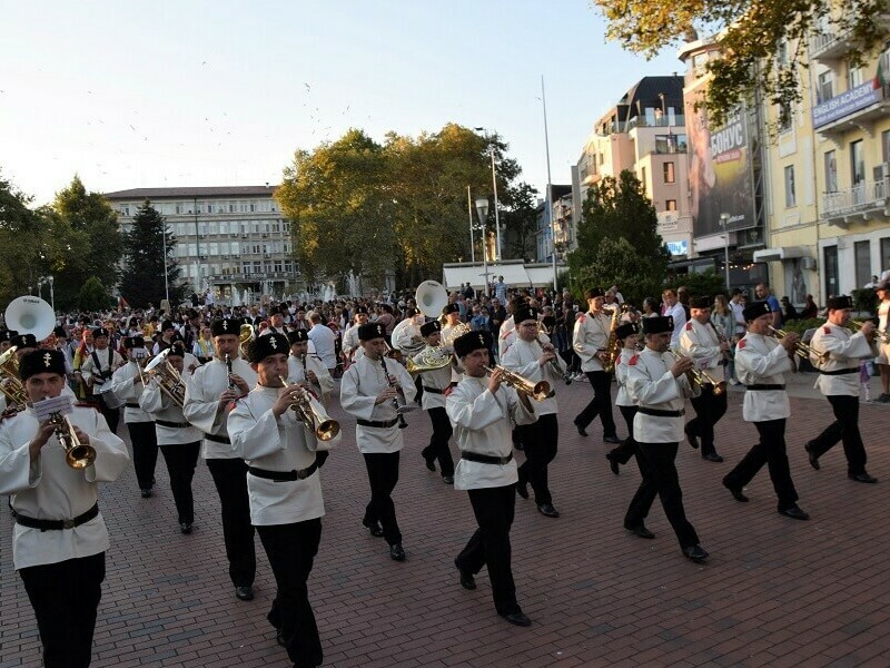 Духовият оркестър на ВМС с концерт под открито небе