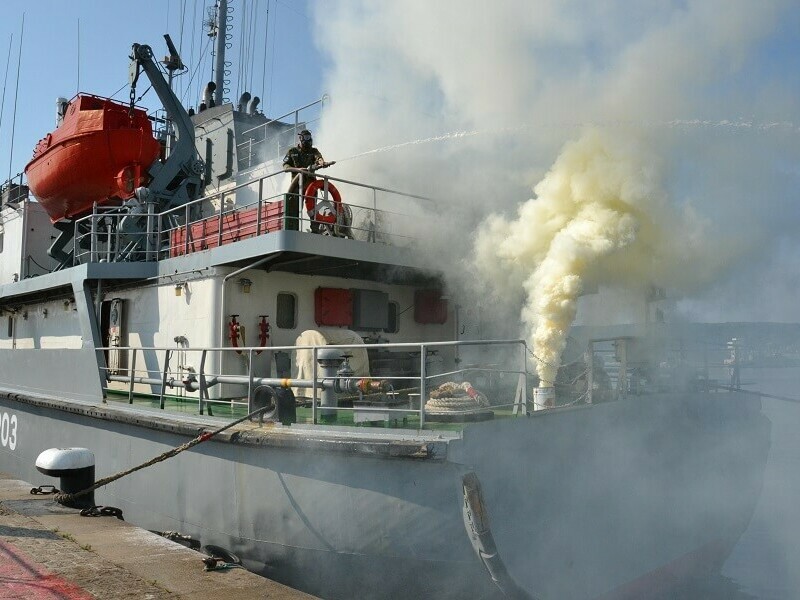 Тренировка по гасене на пожар на кораб