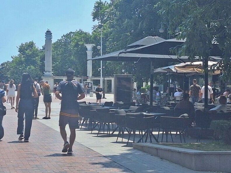 Контрол над масите пред заведенията