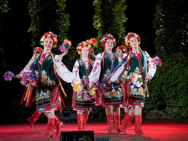 Над 400 участници във фолклорния фестивал „Варненско лято“