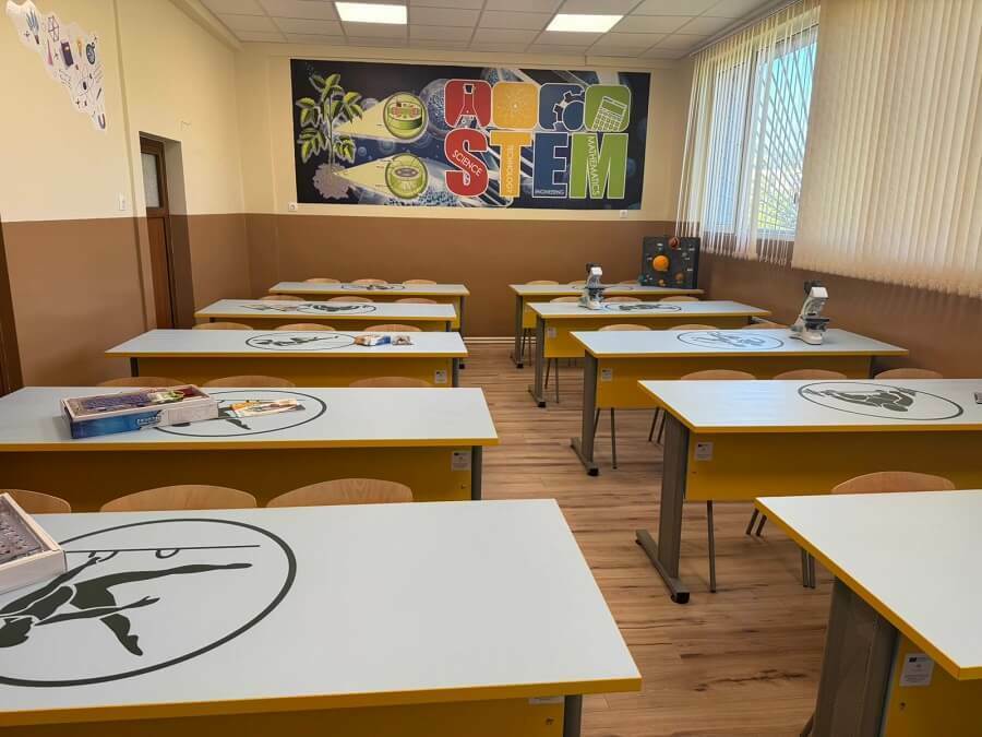 STEM кабинети в 43 общински училища