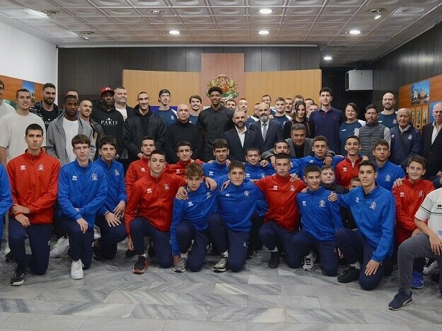 Признание за волейболисти и баскетболисти