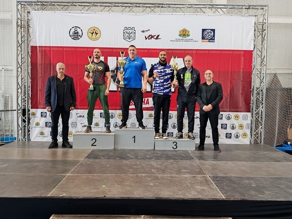 Отборни купи за „Стар Тийм“, „Нефтохимик“ и „Вокил“