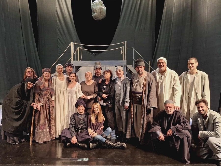 На театър през октомври