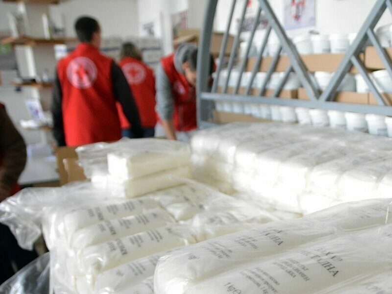 Започна раздаването на храни и хигиенни материали