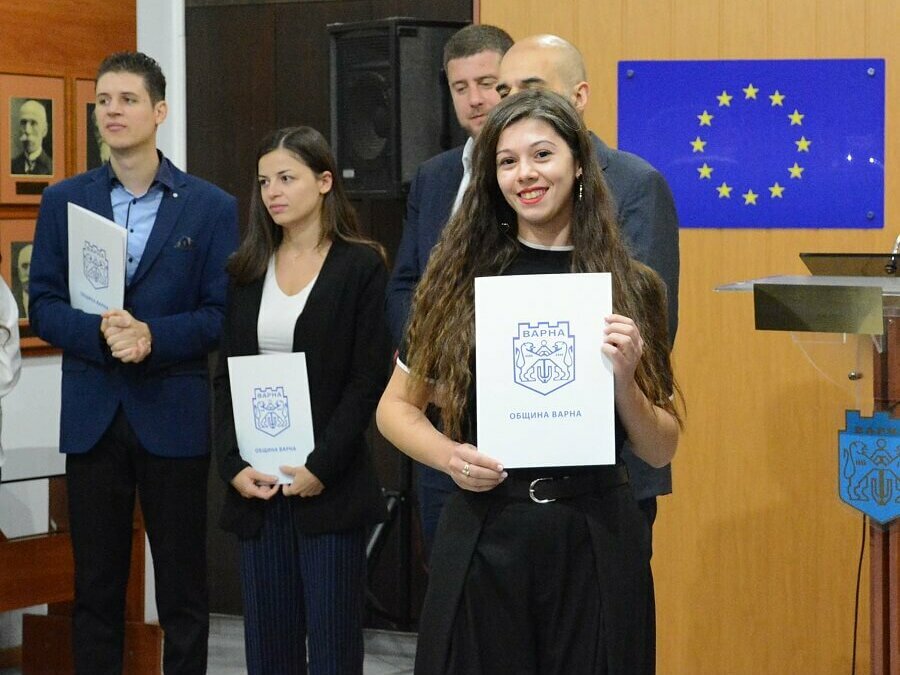 Награди за 17 млади учители