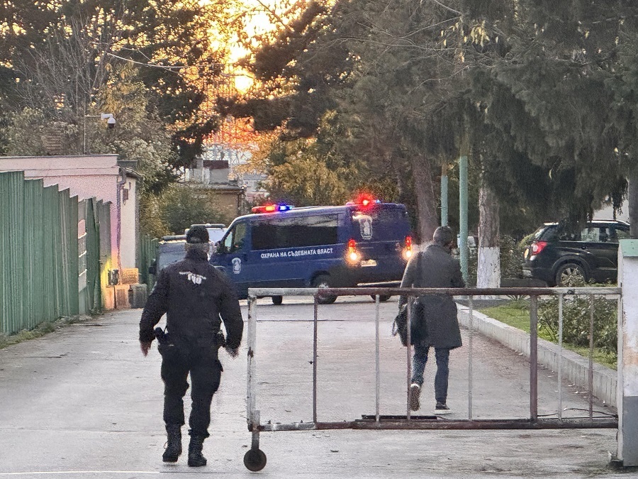 Конвоят с кмета пристигна в затвора във Варна