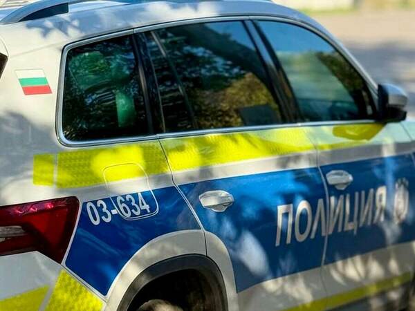 Шофьор помете пешеходци на тротоар във Варна