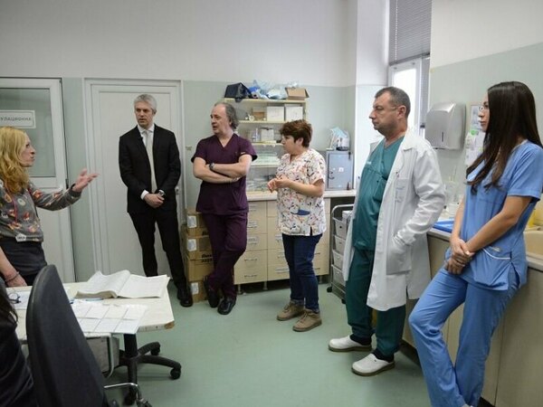 Търсят решение на проблема със заплатите в МБАЛ „Св. Анна“