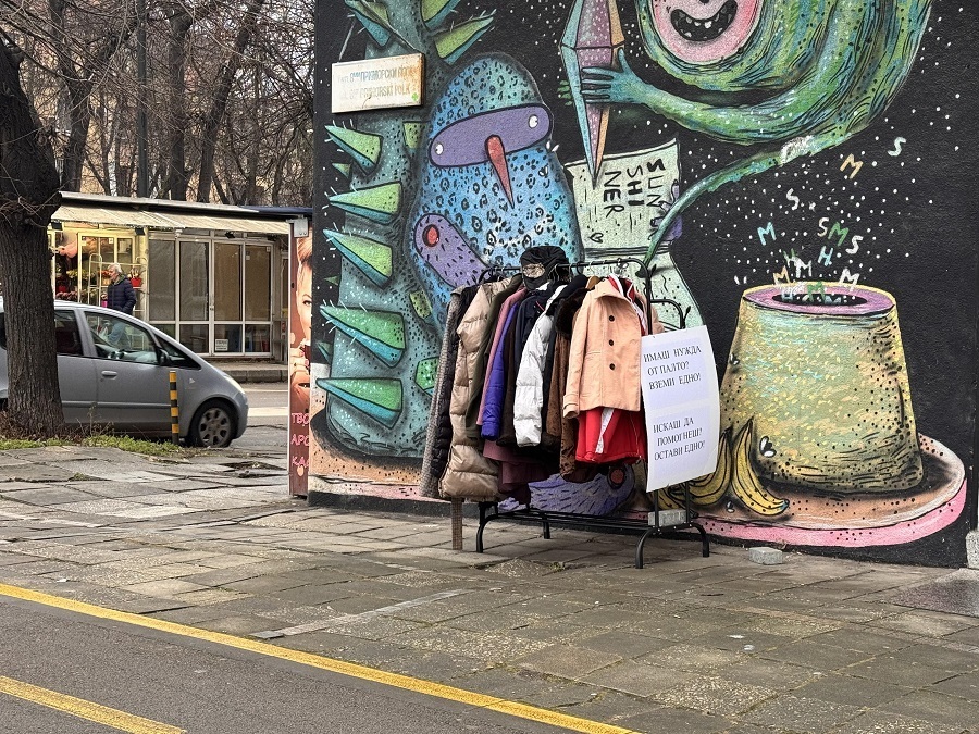 Кампания „Вземи палто, остави едно“