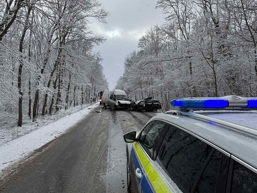 Катастрофа затвори път във Варненско