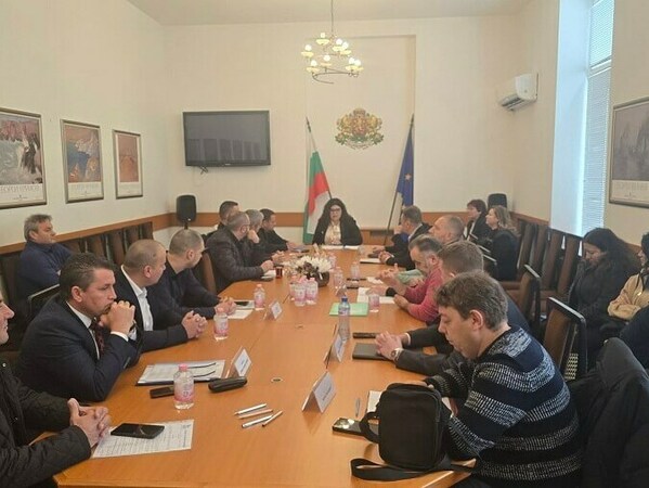 Без консенсус при консултациите за РИК