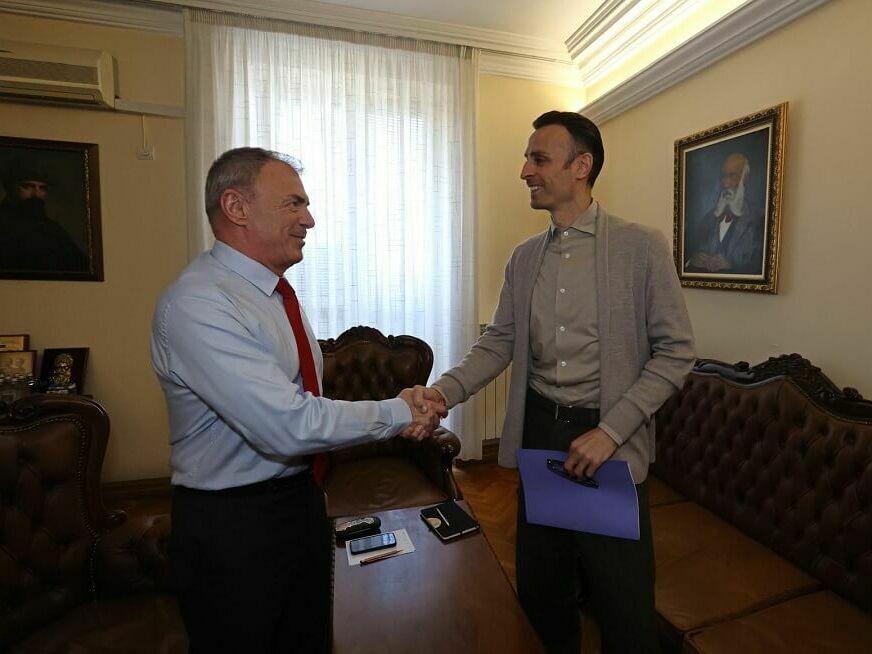 Идея: отварят физкултурните салони за спортни клубове