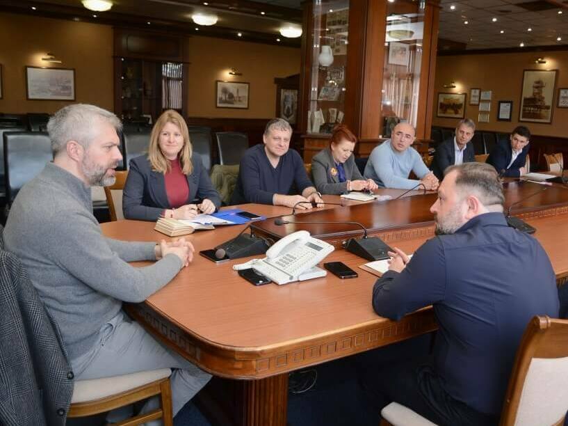 Изкърпват дупки по улици и пътища след зимата