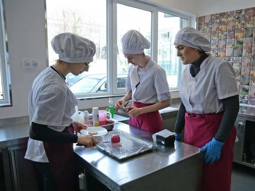 STEM център в Гимназията по туризъм