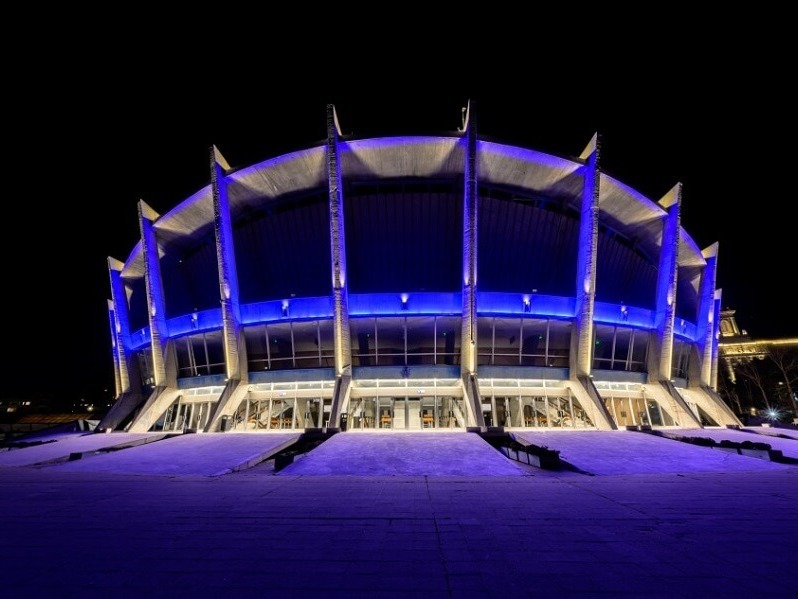 Дворецът на културата и спорта с обновено осветление