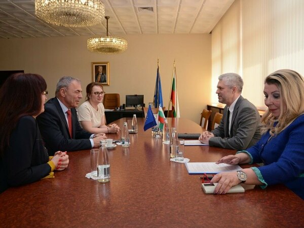 Министър и кмет обсъдиха учебните бази във Варна