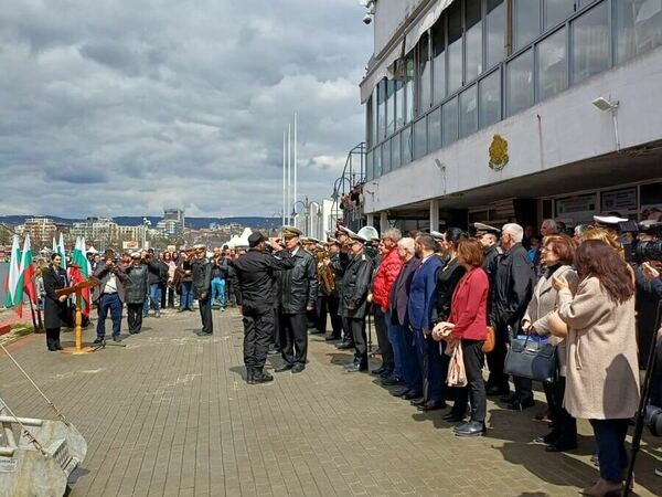 Научноизследователският кораб се завърна от Антарктида