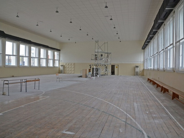 Напредва ремонтът на комплекс „Локомотив“